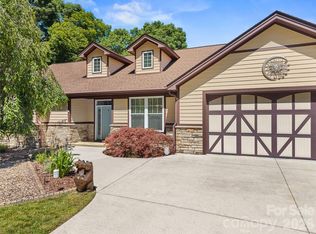 25 Linden Turn S, Hendersonville, NC 28739