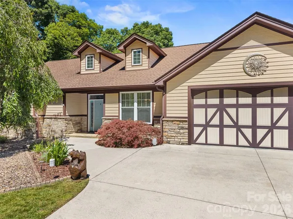 25 Linden Turn, Hendersonville, NC 28739