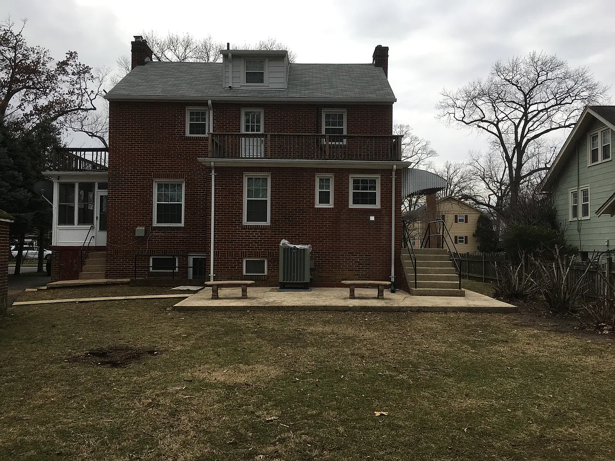 Building Photo - 429 N Jackson St
