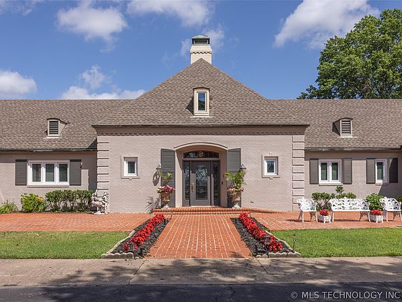 4th image of 3706 Country Club Dr