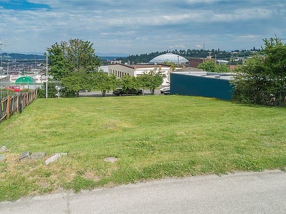 2nd image of 2354 Fawcett Ave