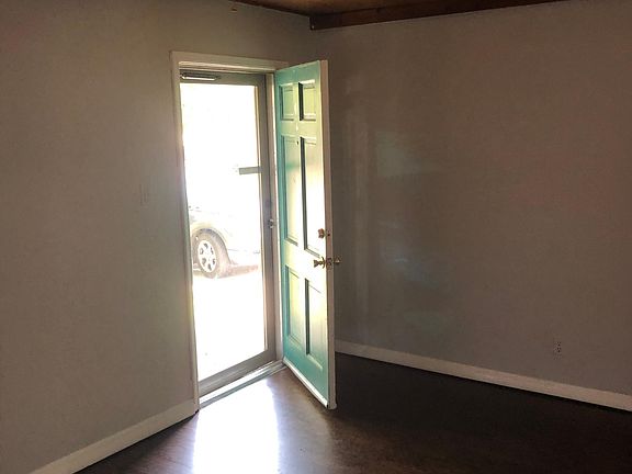 5th image of 528 E Douglas Dr