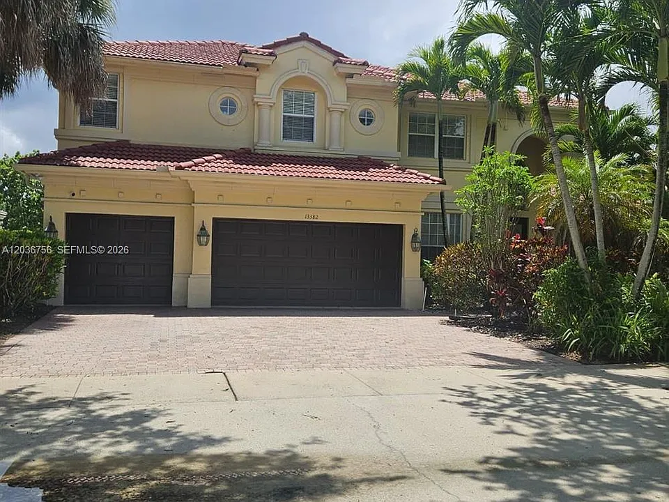 13382 Lakepointe Cir