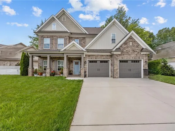 420 Burkes Crossing Dr, Winston Salem, NC 27104