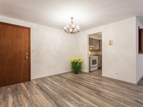 5th image of 2325 N Neva Ave APT 205B