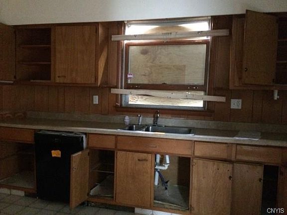 2nd image of 107 Knaul St