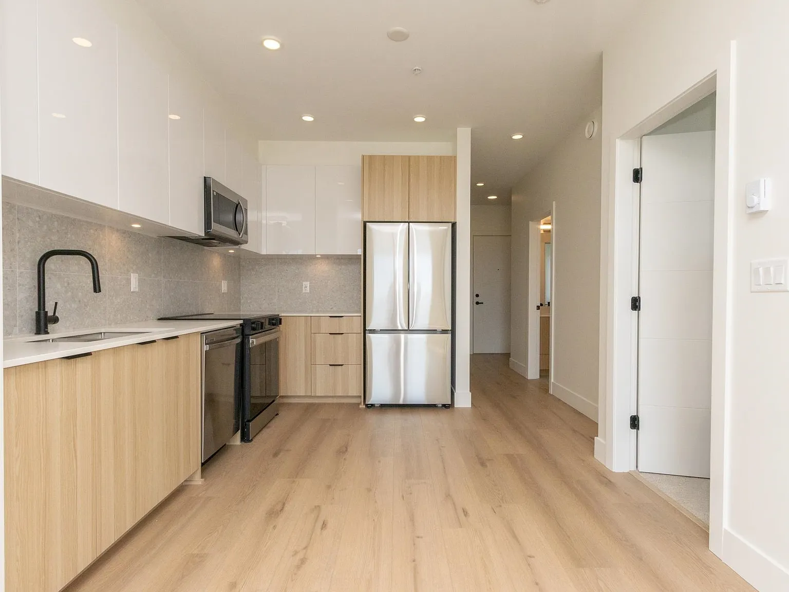 2 bed, 656 sqft, $1,950 — Photo 3