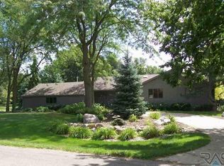 601 W Jolyn Dr, Sioux Falls, SD 57108