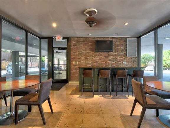 3rd image of 2195 Poplar Ave APT 304