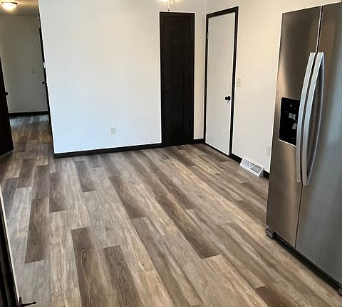 5th image of 415 Theresa St
