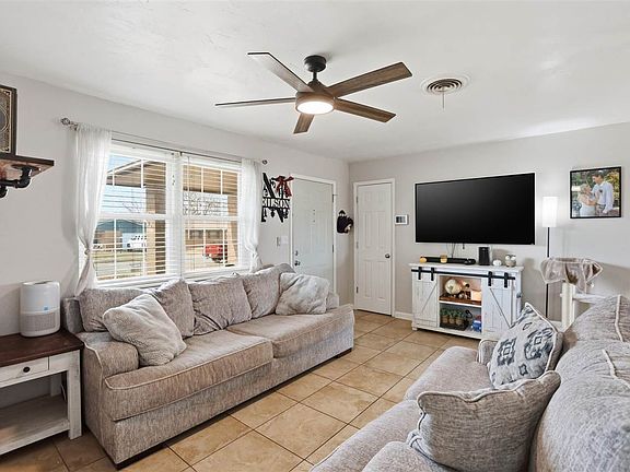 4th image of 3105 El Camino St
