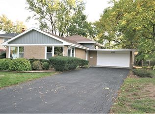 6130 Carpenter St, Downers Grove, IL 60516