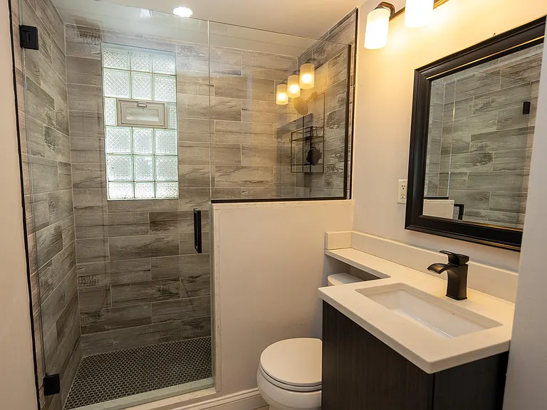 1241 W Barry Ave #1 — Photo 5