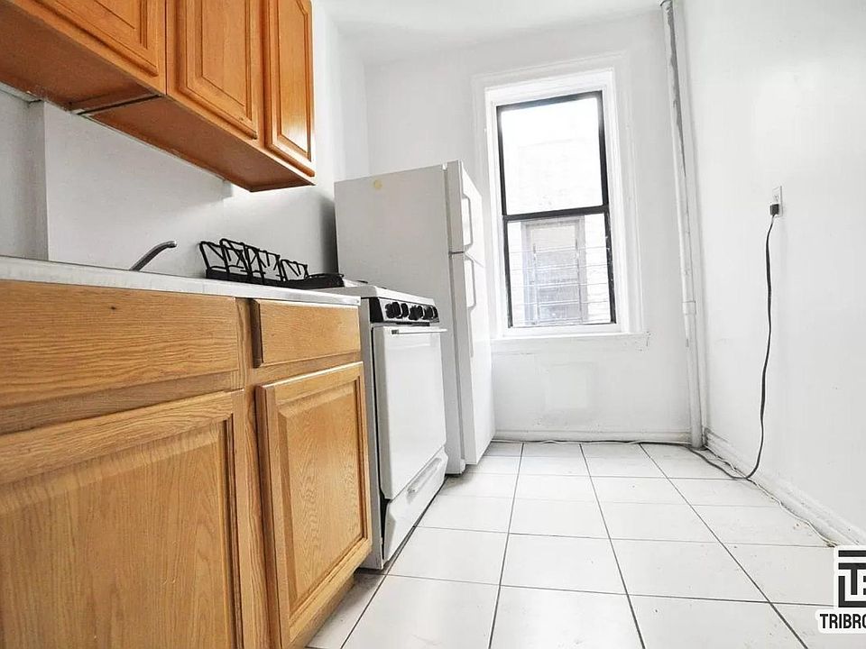 2nd image of 2255 University Ave #3A
