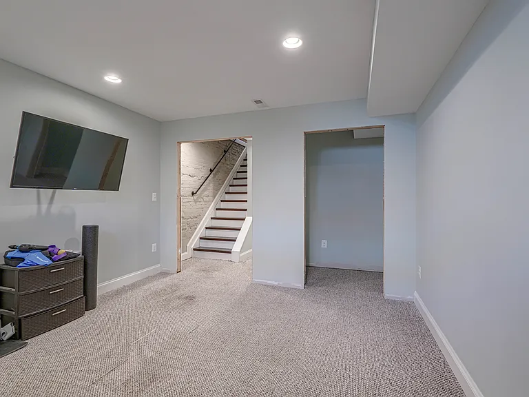 631 S Eaton St — Photo 11