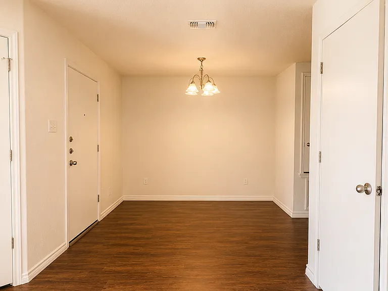 1529 Justin Loop — Photo 4