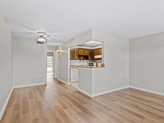 2nd image of 92 Spring Lake Dr APT 204
