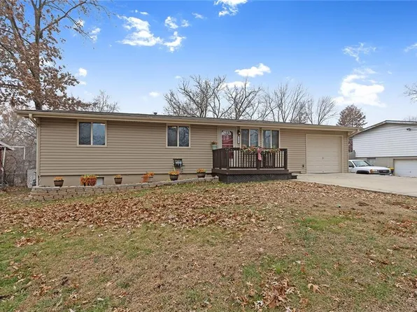 6909 NW 77th St, Kansas City, MO 64152