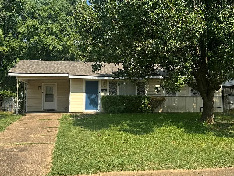 1504 Leslie St — Photo 1