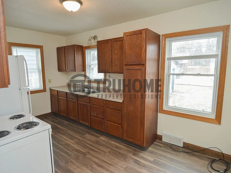 2305 University Ave — Photo 12