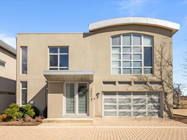 2009 Skyelar Ct, Highland Park, IL 60035