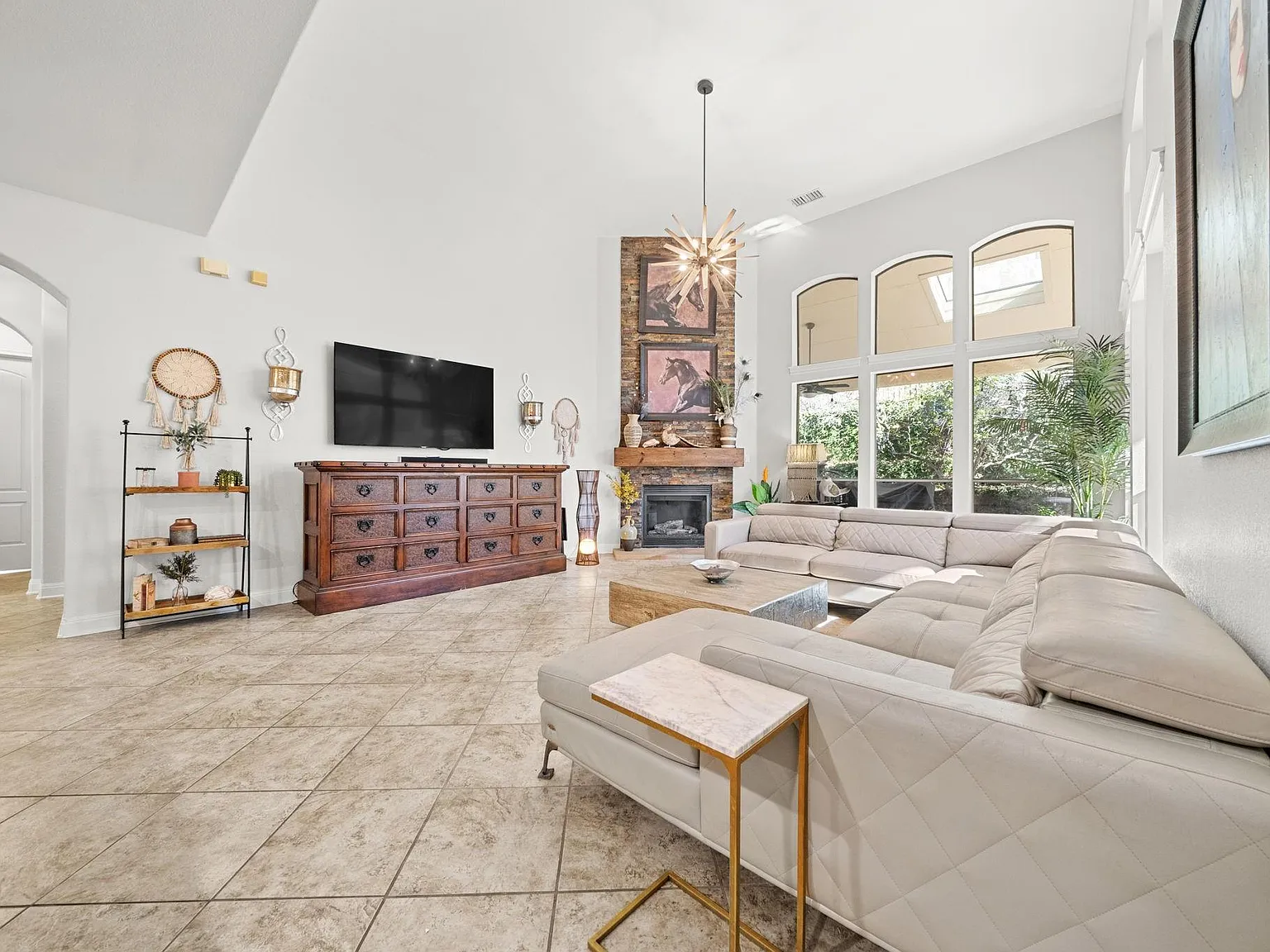 4 bed, 3.5 bath, 3428 sqft, $4,995 — Photo 2