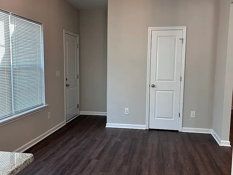 240 Carriage Ln — Photo 10