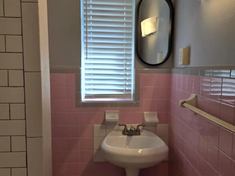 811 Pinelli St — Photo 7