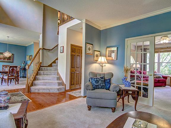 3rd image of 3931 Oxford Dr