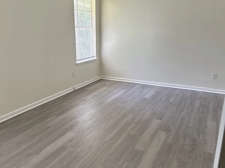 1737 Magnolia St — Photo 3