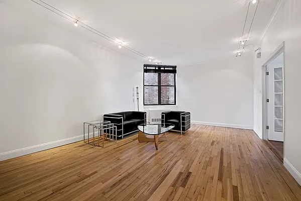 Sold by Nest Seekers International | media 14