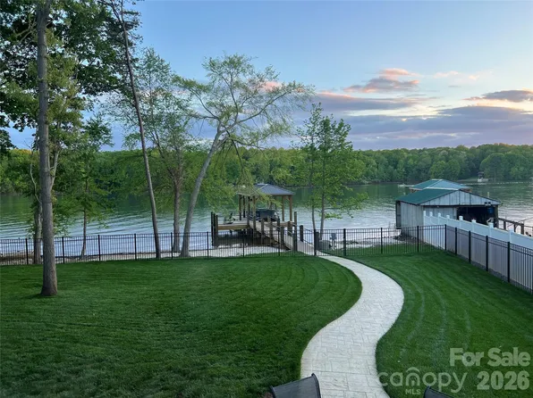 8318 Normandy Rd, Denver, NC 28037