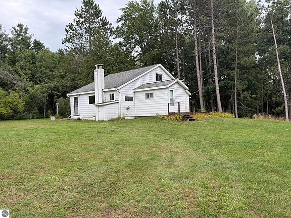 2nd image of 3530 S Vandermeulen Rd