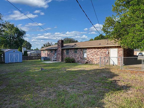 4th image of 2043 Fairlawn Cir