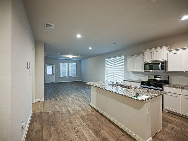 121 Hollytree Ln — Photo 4