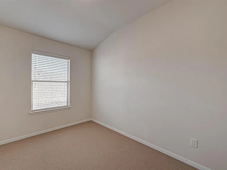 502 Mornington Ln — Photo 36