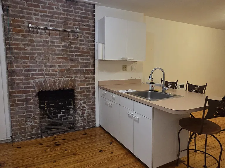 191 Montgomery St #2 — Photo 11