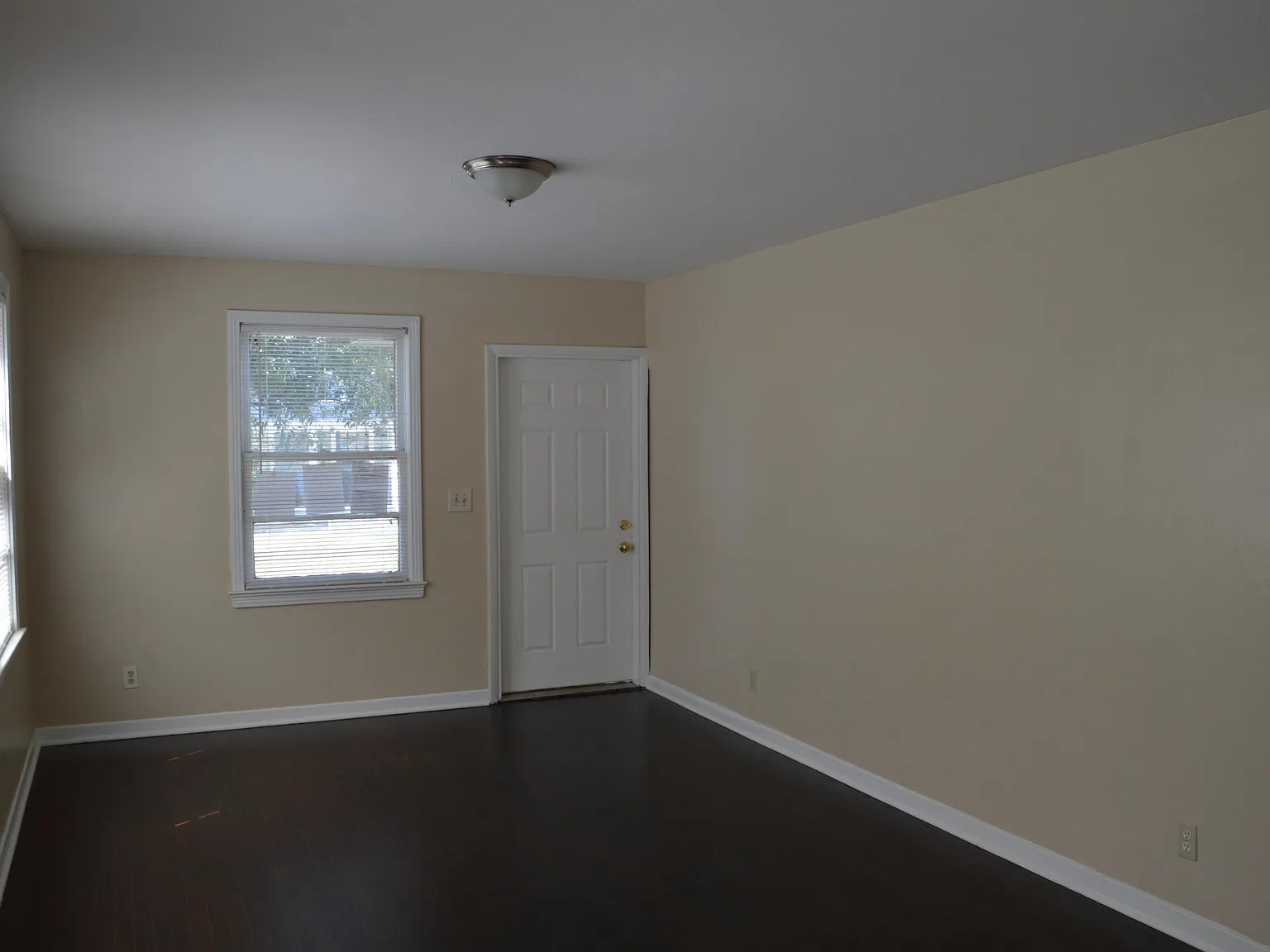 2 bed, 1.0 bath, 920 sqft, $1,250 — Photo 3