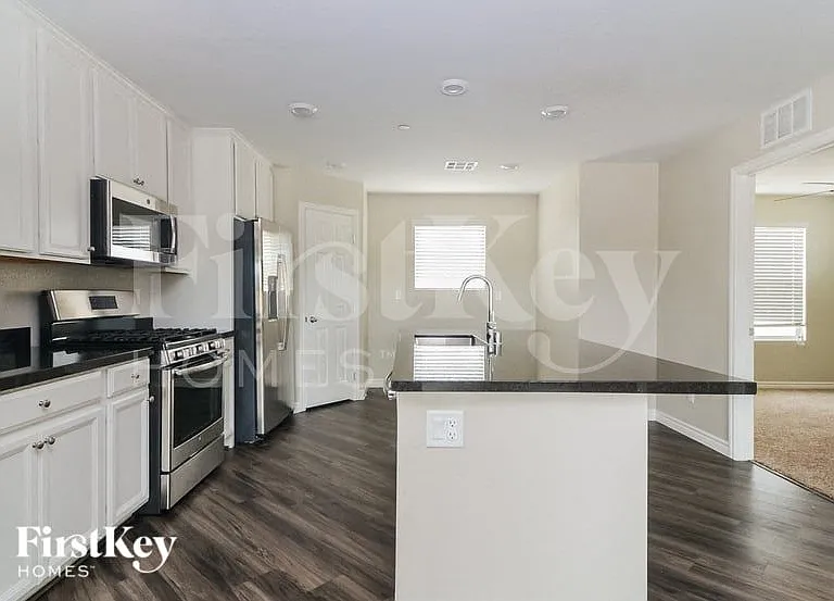 803 N Water St — Photo 5