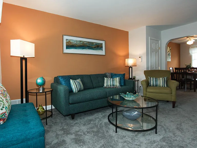 College Gardens Apartments and Townhouses — Photo 4