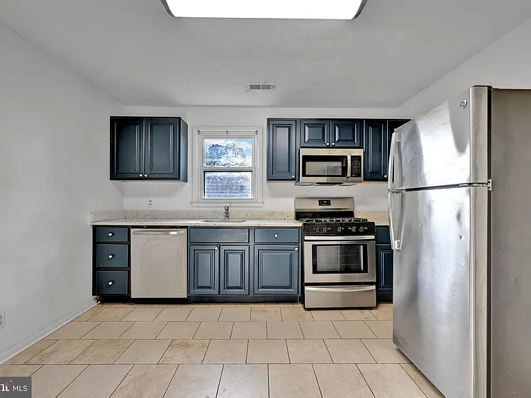 811 Seagrove Rd E #811 — Photo 2