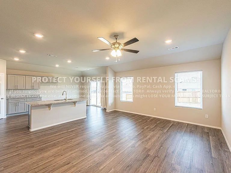2932 W Obsidian St — Photo 3