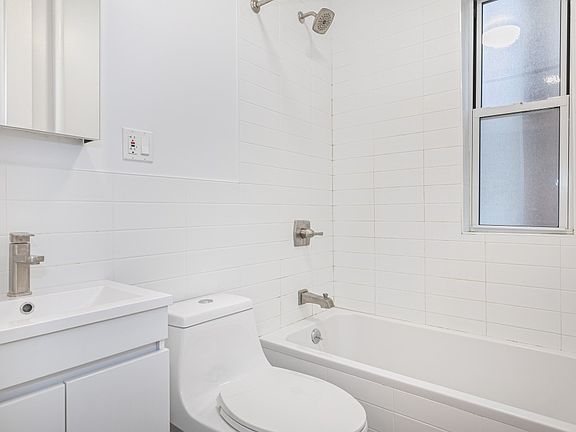 4th image of 4304 48th St APT D2