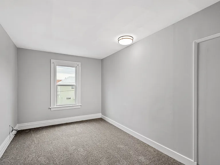 105 Broadway St — Photo 27
