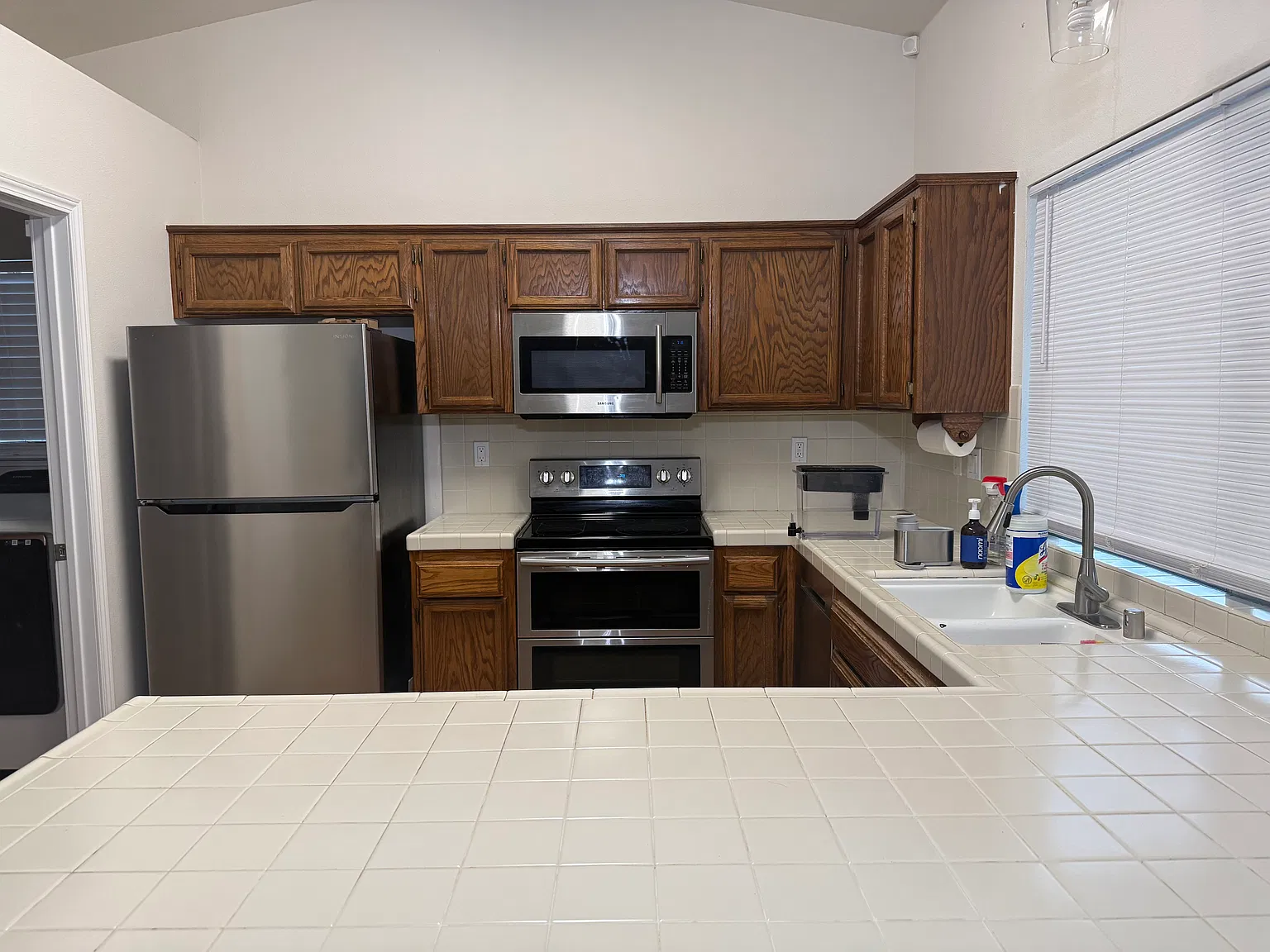 3 bed, 1342 sqft, $2,300 — Photo 2