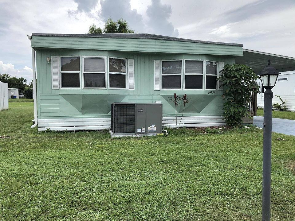 1st image of 39 SE Camino St