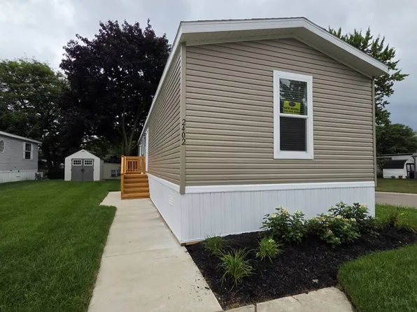 2402 Carl Ct #81, Wixom, MI 48393