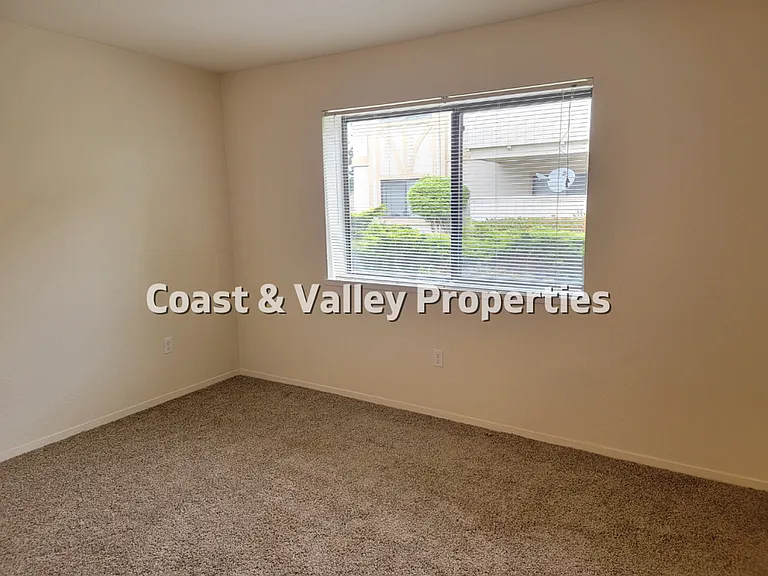776-780 Nacional Ct — Photo 12