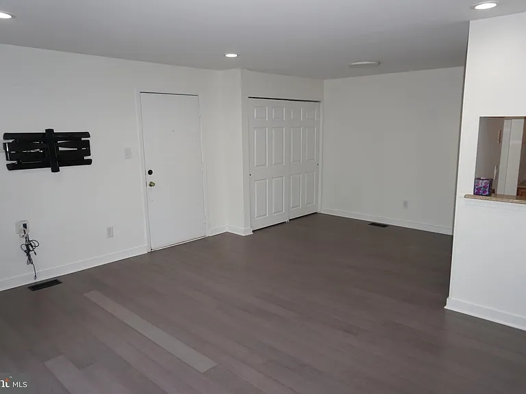 901 Thornton Ct #901 — Photo 3