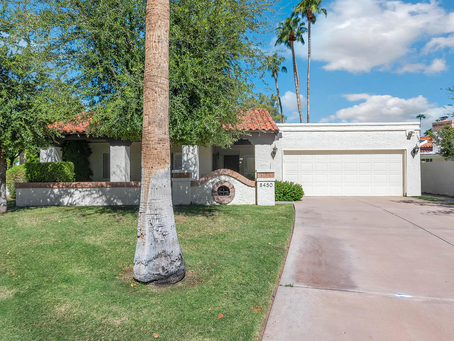 3 bed, 2.0 bath, 2097 sqft, $4,800 — Photo 2